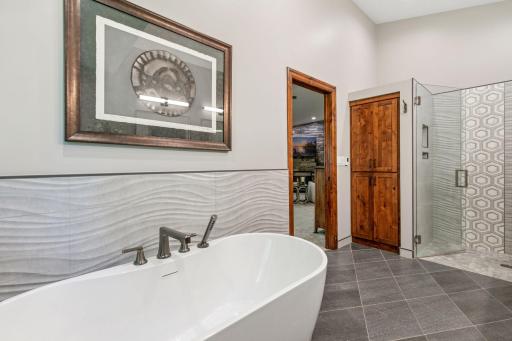 1405 W Farm Road, Chanhassen, MN 55318