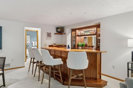 1405 W Farm Road, Chanhassen, MN 55318