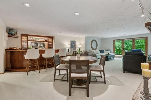 1405 W Farm Road, Chanhassen, MN 55318