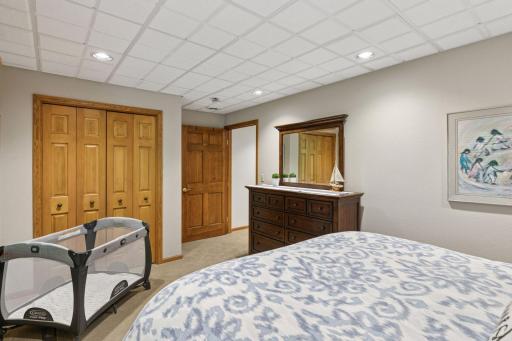 1405 W Farm Road, Chanhassen, MN 55318