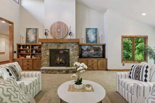 1405 W Farm Road, Chanhassen, MN 55318