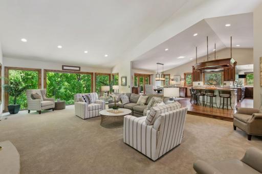 1405 W Farm Road, Chanhassen, MN 55318