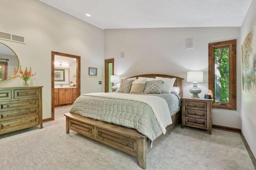 1405 W Farm Road, Chanhassen, MN 55318