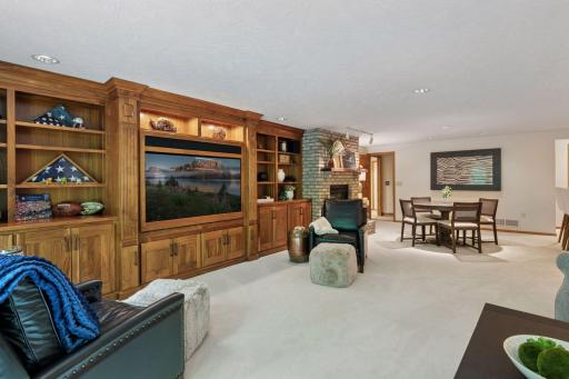 1405 W Farm Road, Chanhassen, MN 55318