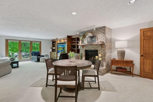 1405 W Farm Road, Chanhassen, MN 55318