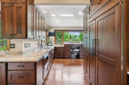 1405 W Farm Road, Chanhassen, MN 55318