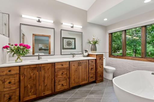 1405 W Farm Road, Chanhassen, MN 55318