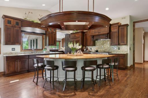 1405 W Farm Road, Chanhassen, MN 55318
