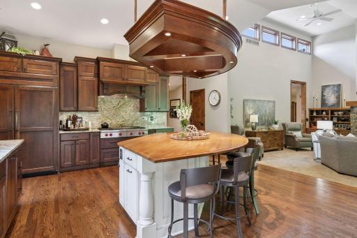 1405 W Farm Road, Chanhassen, MN 55318