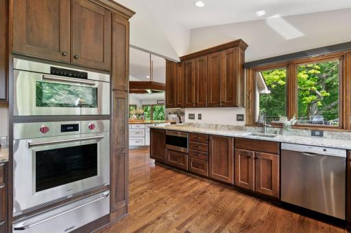 1405 W Farm Road, Chanhassen, MN 55318