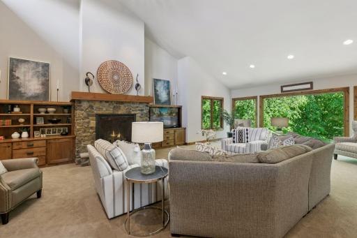 1405 W Farm Road, Chanhassen, MN 55318
