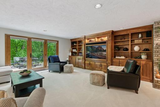 1405 W Farm Road, Chanhassen, MN 55318