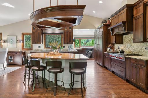 1405 W Farm Road, Chanhassen, MN 55318