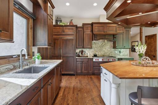 1405 W Farm Road, Chanhassen, MN 55318