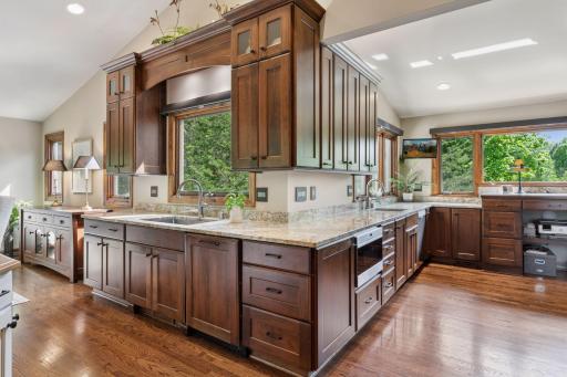 1405 W Farm Road, Chanhassen, MN 55318