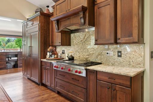 1405 W Farm Road, Chanhassen, MN 55318