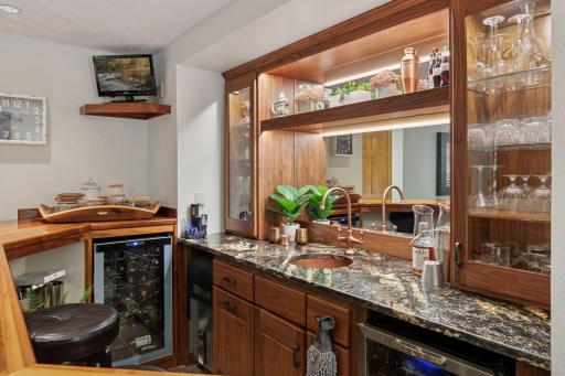1405 W Farm Road, Chanhassen, MN 55318