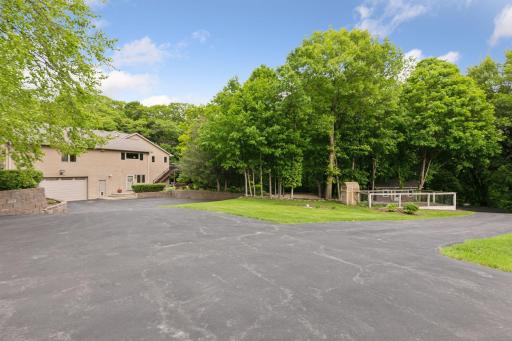 1405 W Farm Road, Chanhassen, MN 55318