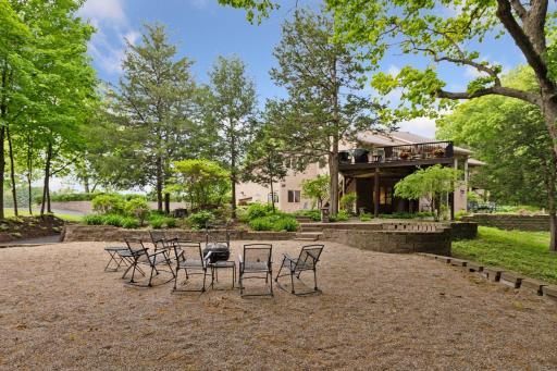 1405 W Farm Road, Chanhassen, MN 55318