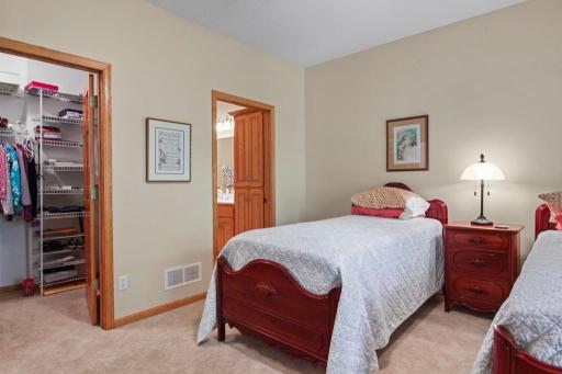 9240 Blackoaks Lane N, Maple Grove, MN 55311