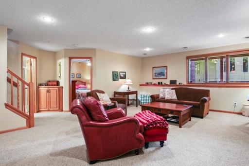 9240 Blackoaks Lane N, Maple Grove, MN 55311