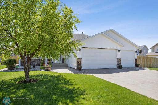 1095 Parkway Lane, West Fargo, ND 58078