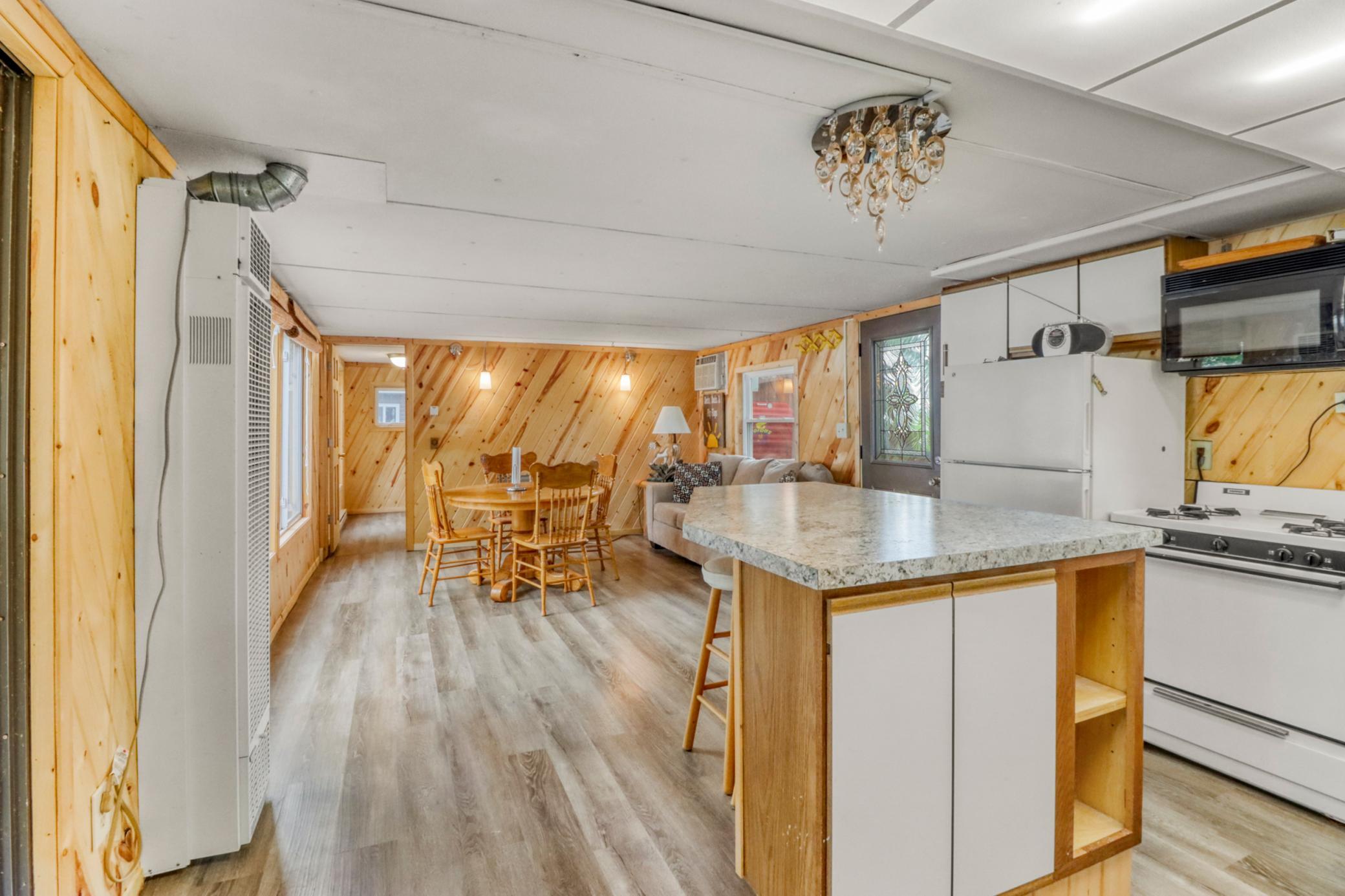 Kitchen1_2.JPG