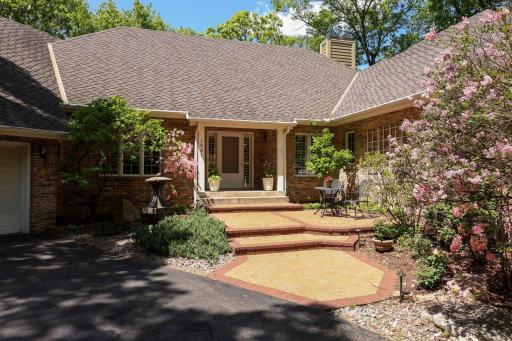 1901 Warrior Drive, Mendota Heights, MN 55118