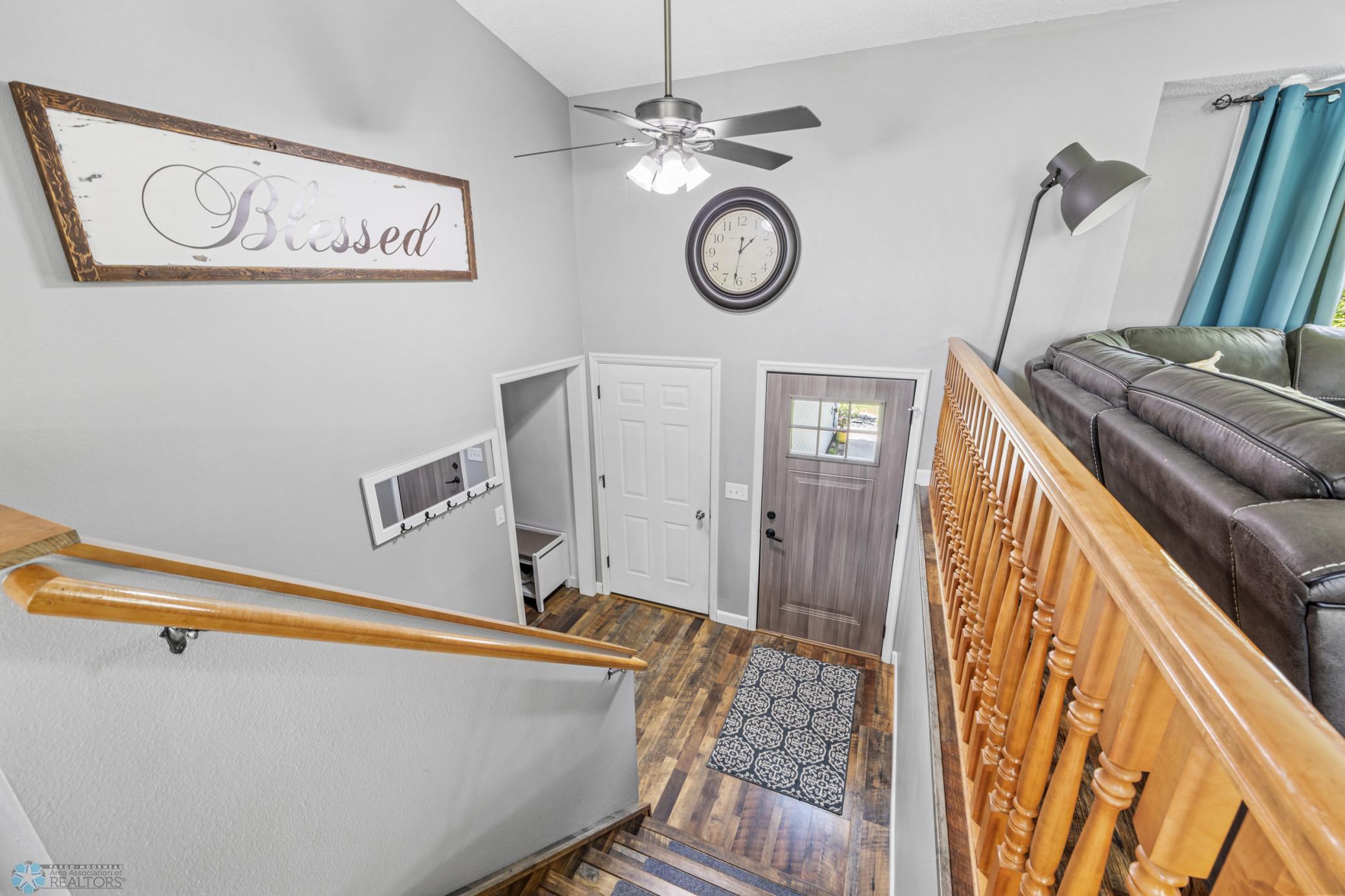 3010 4 Foyer.jpg