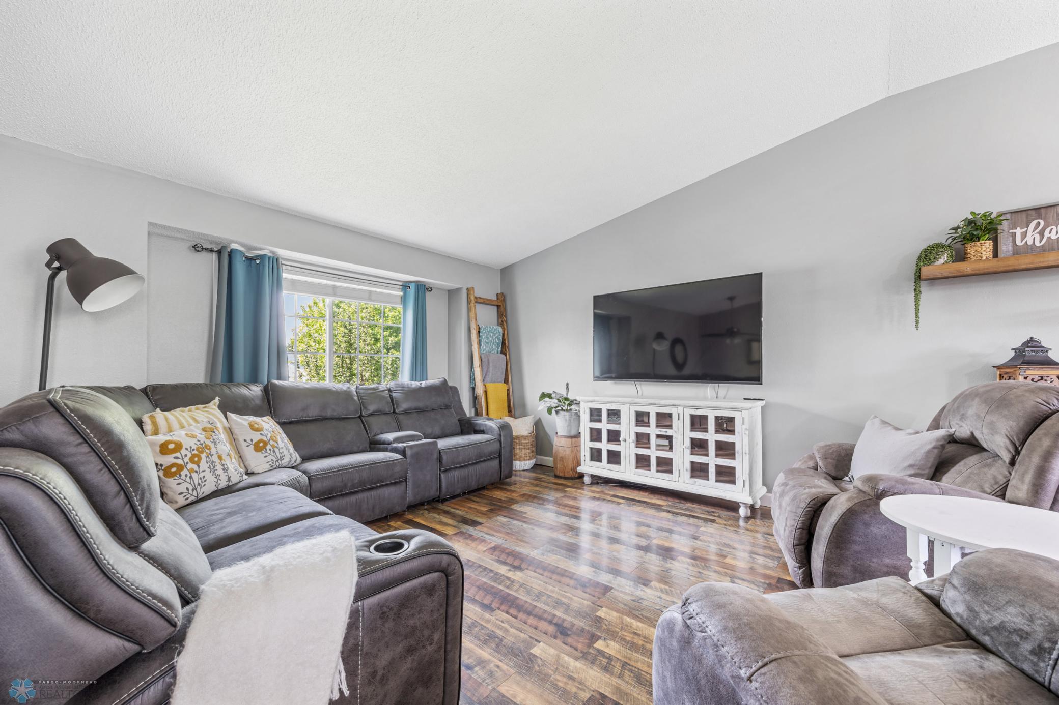 3010 5 Living Room.jpg