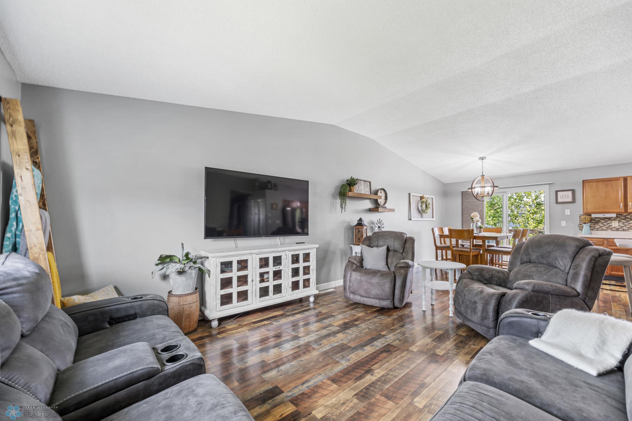 3010 6 Living Room.jpg