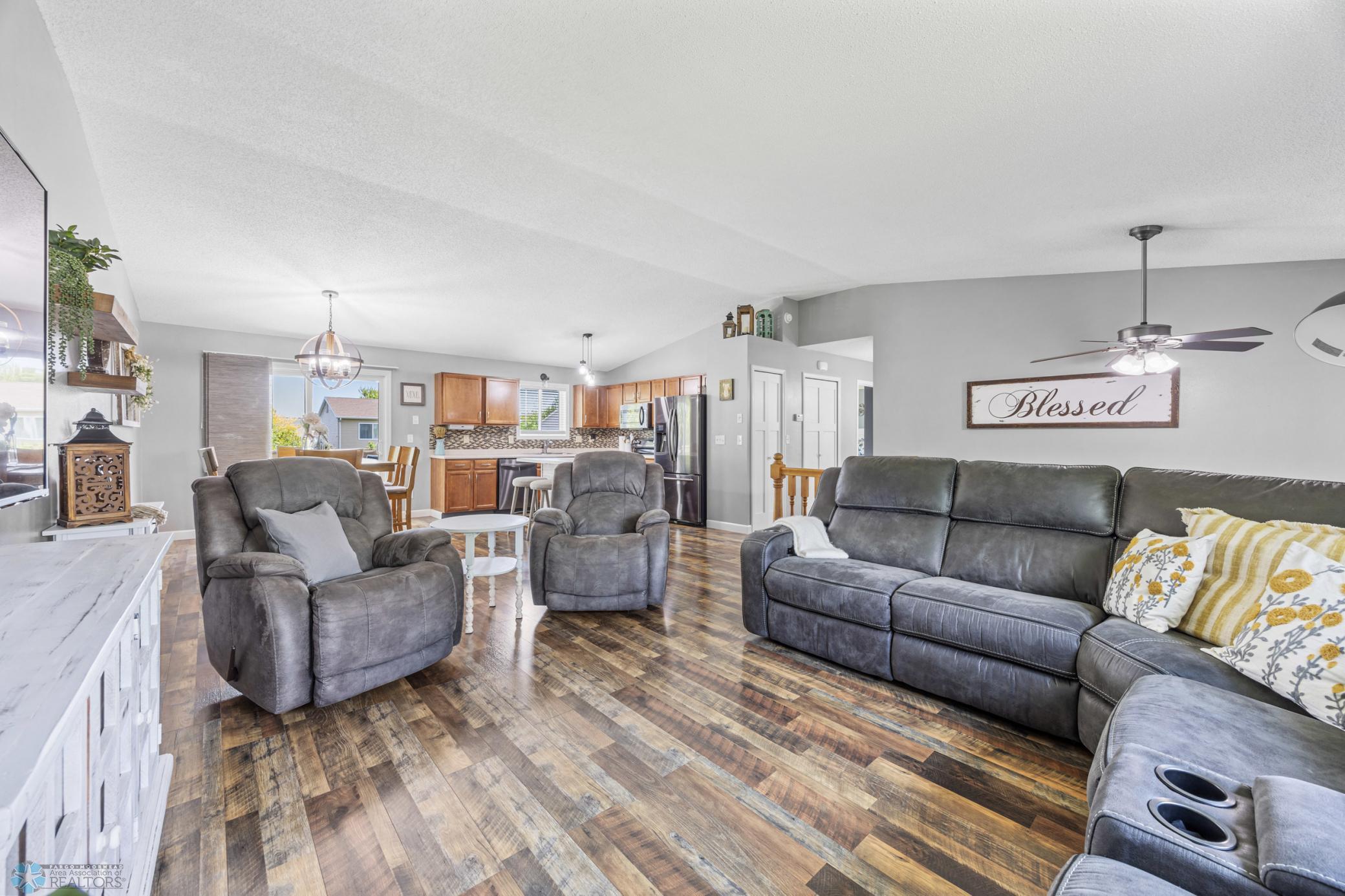 3010 7 Living Room.jpg