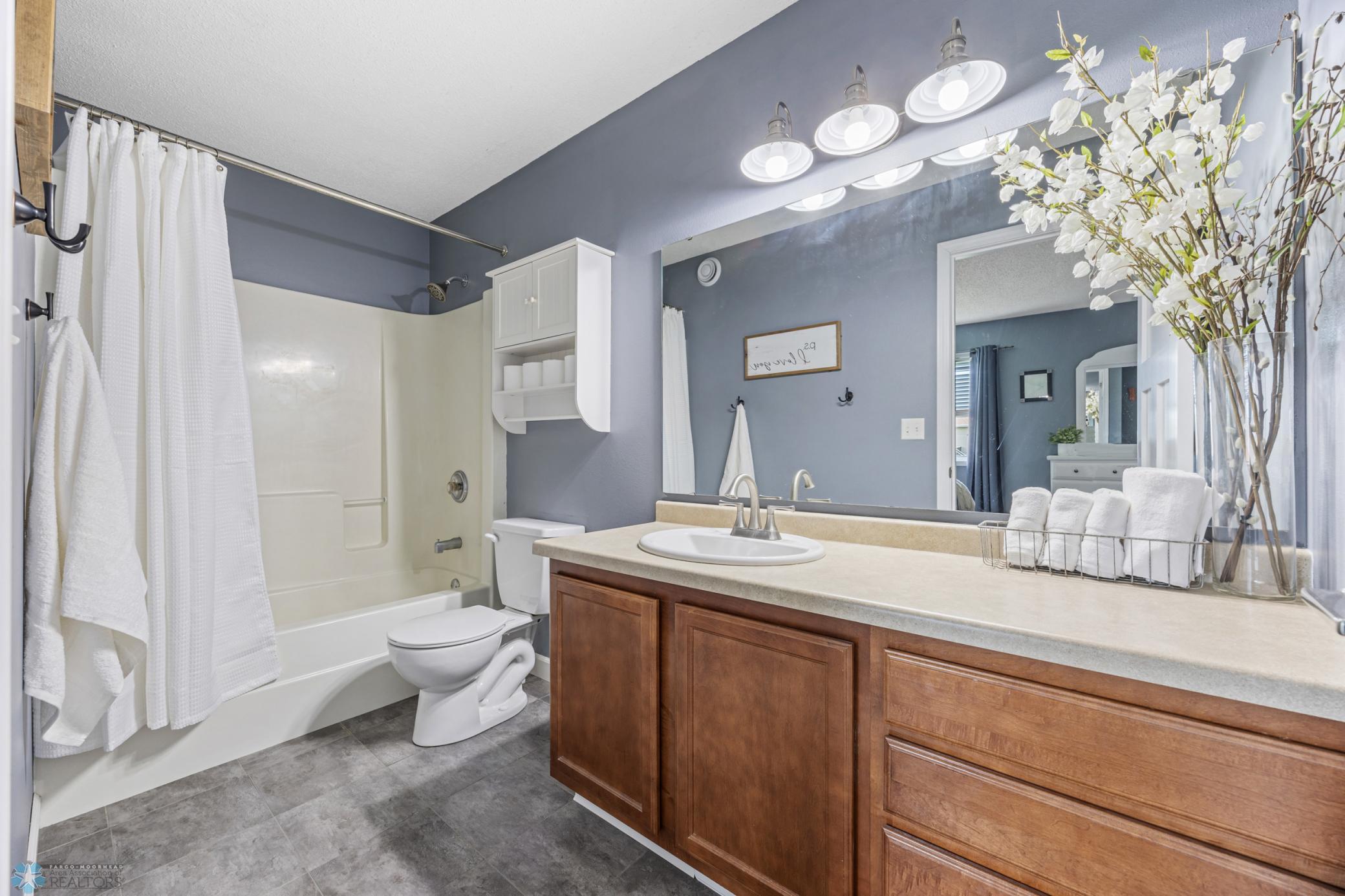 3010 15 Master Bathroom.jpg
