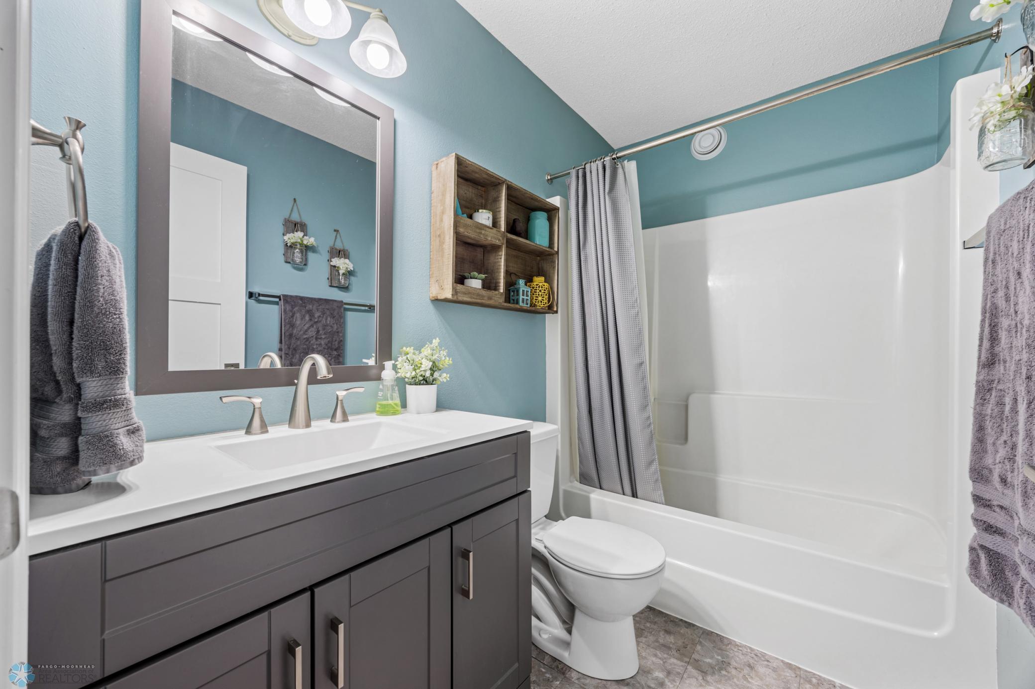 3010 17 Guest Bathroom.jpg