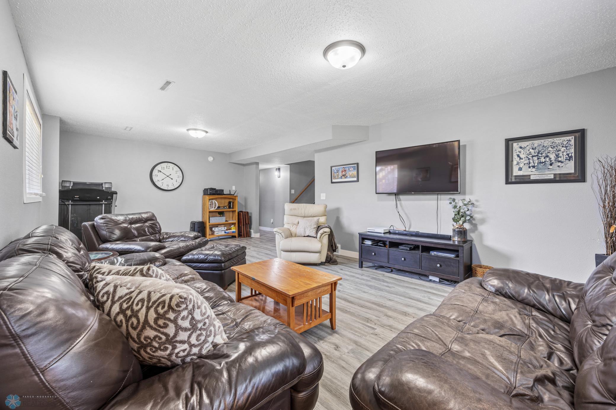 3010 20 Family Room.jpg