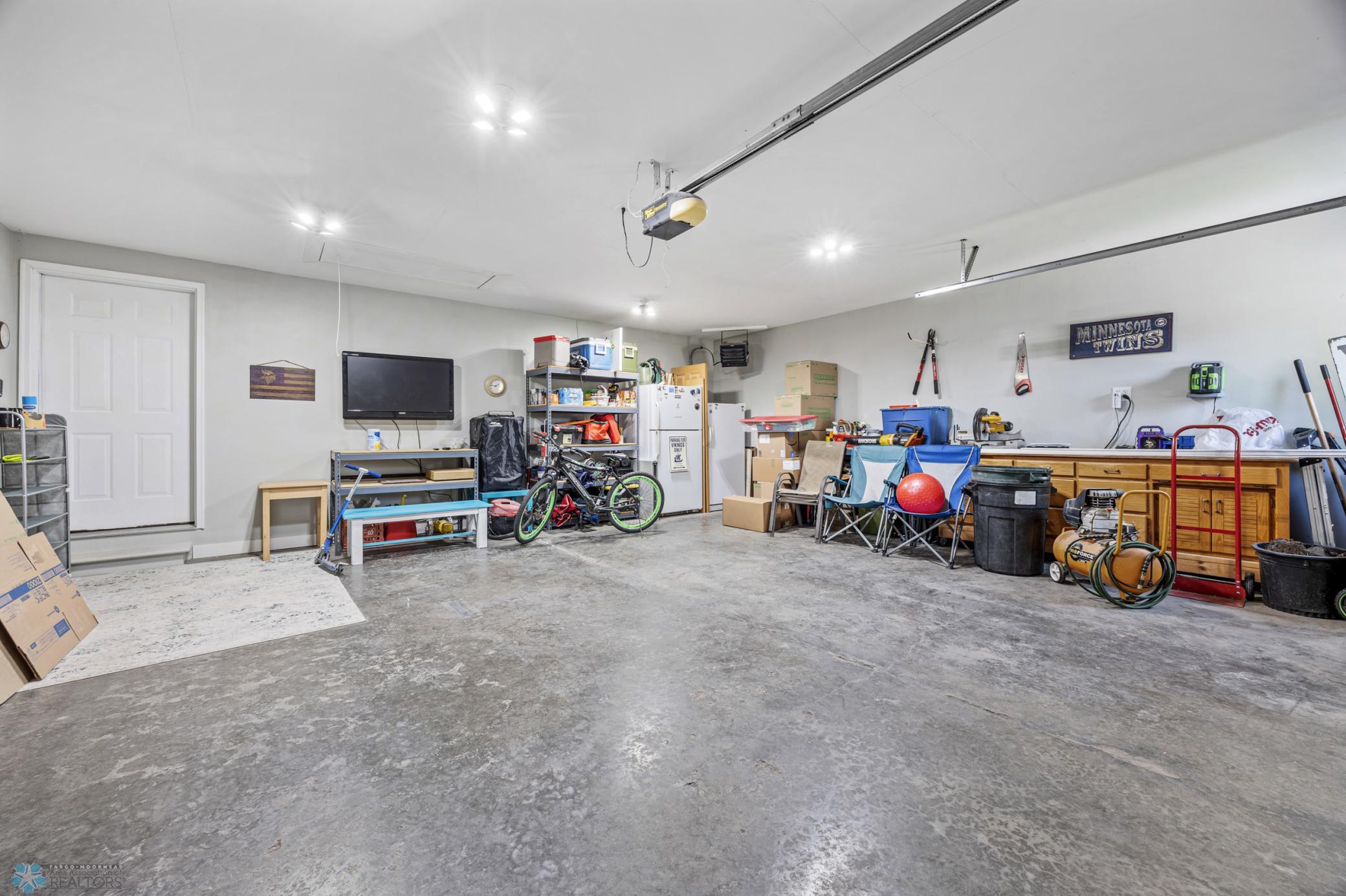 3010 24 Garage.jpg