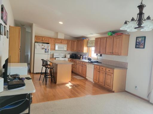 2432 Amberjack Lane, Maplewood, MN 55119