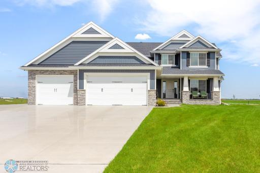4533 38 1/2 Avenue N, Reiles Acres, ND 58102