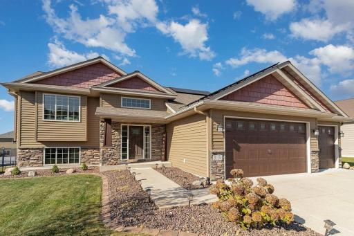 1096 Woodbury Dr, Woodbury, MN 55125