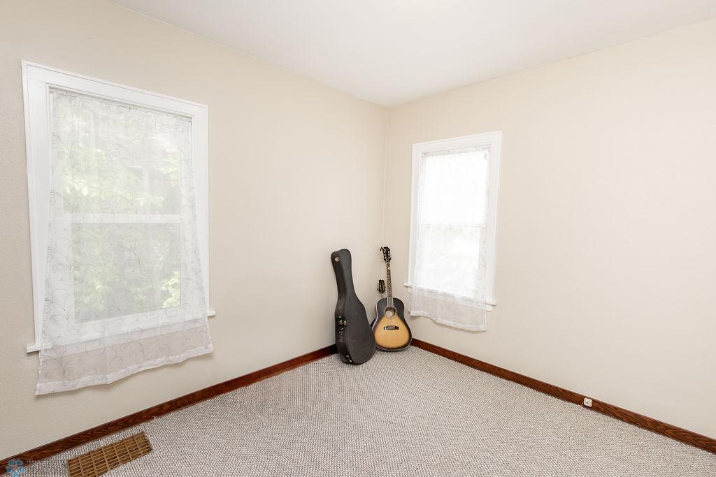 bedroom1.jpg