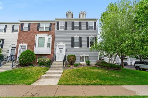 Welcome to this spacious end-unit townhome, offering 4 bedrooms, 4 bathrooms, and generous living space across multiple levels.
