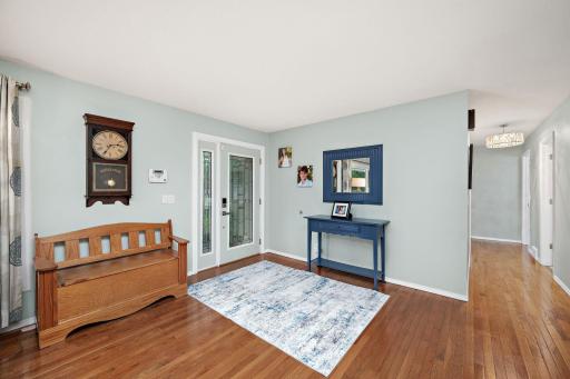 Inviting entryway, hardwood floors, newer front door