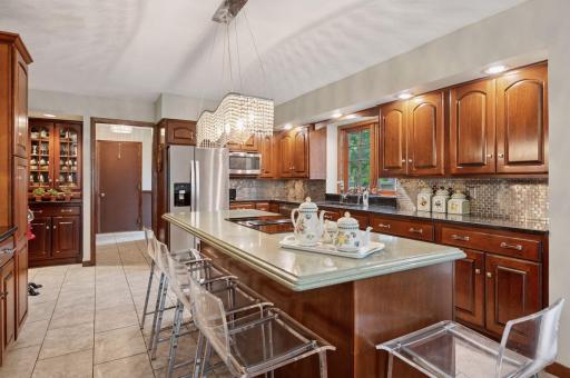 Large island for breakfast bar, eat-in space, or a chef's prep station.