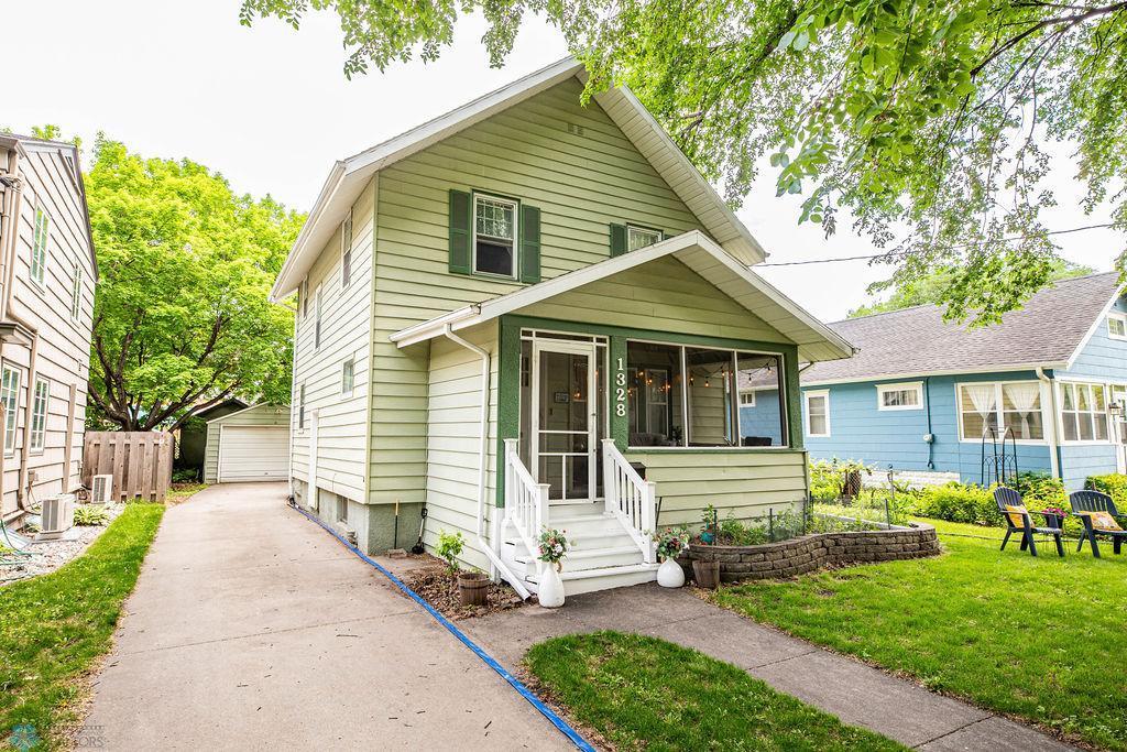 1328 6th Street S, Fargo, ND 58103