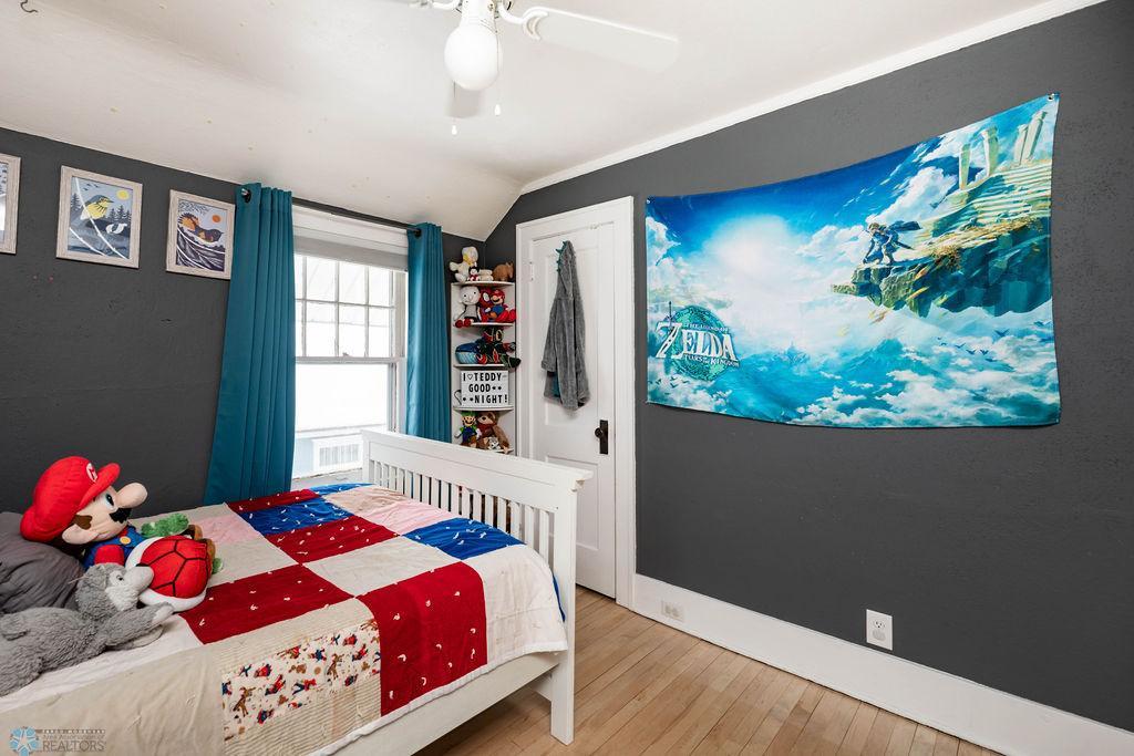 Upper bedroom 2