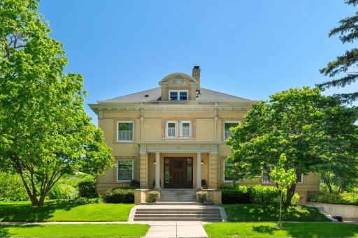 226 Grotto Street S, Saint Paul, MN 55105