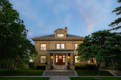 226 Grotto Street S, Saint Paul, MN 55105