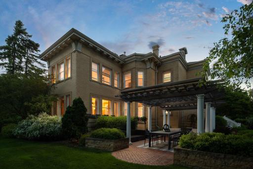 226 Grotto Street S, Saint Paul, MN 55105