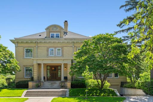 226 Grotto Street S, Saint Paul, MN 55105