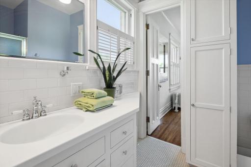 226 Grotto Street S, Saint Paul, MN 55105